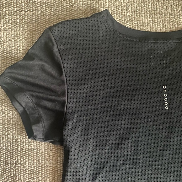 Women Nike Dri-Fit top (Size S) - Picture 2 of 4